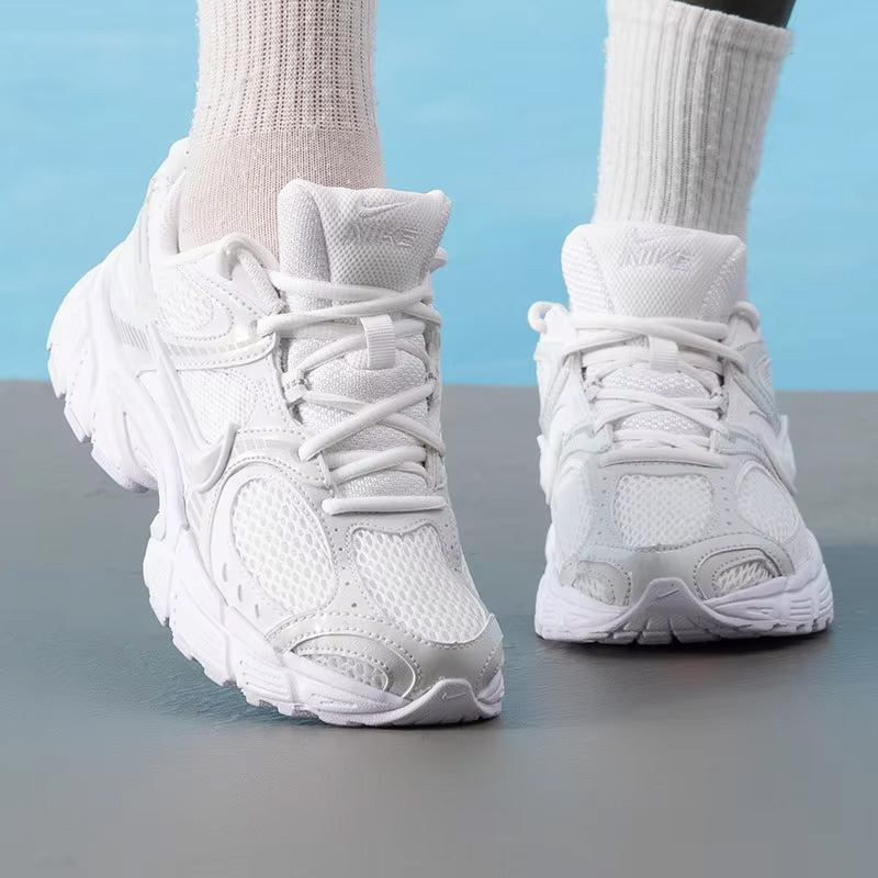 Nike W NIKE V5 RNR HQ7901-101  - Women Shoes Zoom recensie en prijs